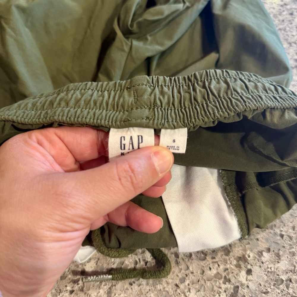 GAP Kid’s l Boy’s Olive Joggers l Size: S - Picture 4 of 6